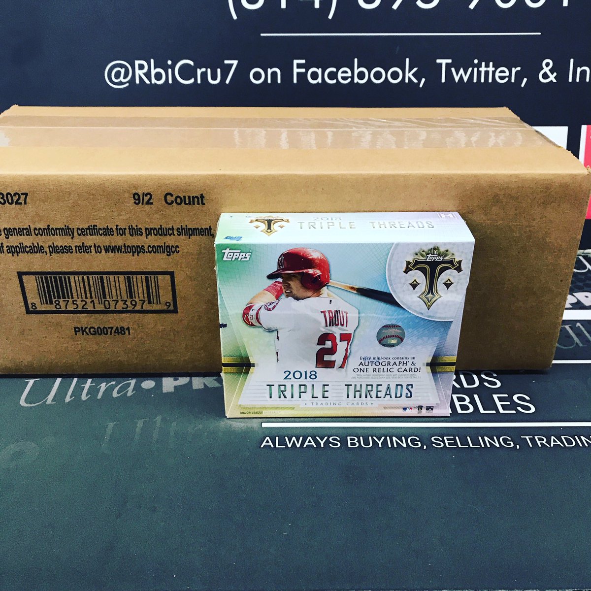 RbiCru7's tweet image. Family Rip Party 🎉 tonight! It’s tradition in the Rbi household that #MrsRbi gets to rip a 9 box case of @topps #TripleThreads ⚾️ from @SoHobbySports on release day! Follow our story and will post full results when case is complete #Topps @Ballcardxchange @SportsCardJunct