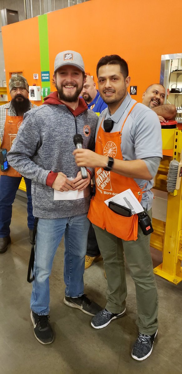 Samard_THD's tweet photo. A couple Homer awards for some outstanding customer service. Thank you to Jesus and Alex. @SALEM5639 https://t.co/3dFANSCeD2