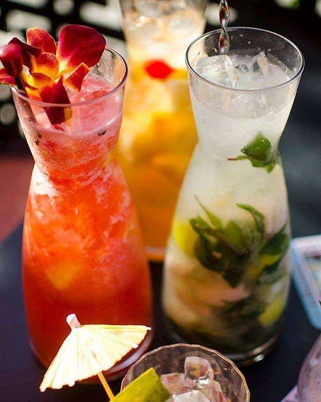 Cochinmelb's tweet photo. Oaks Day at Cochin - all day &amp; into the night. Who needs to go to the races when you can giddy up here with these refreshing beauties! 😘🏇🍹 https://t.co/VDfXiZPBL1