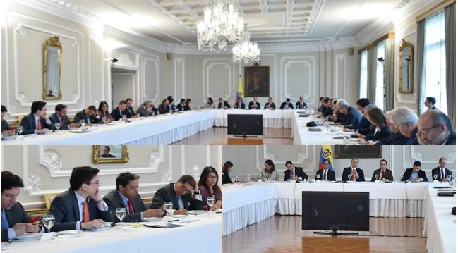 Colfecar's tweet photo. Presidente Duque y Consejo Gremial analizaron alcances y objeciones a proyecto de Ley de Financiamiento + info https://t.co/Tl4Q8FclTF #Colfecar2018 #PresidenciadeColombia #CGN #Leydefinanciamiento #Minhacienda #transportadoresdecolombia https://t.co/Jx0CEcduB7