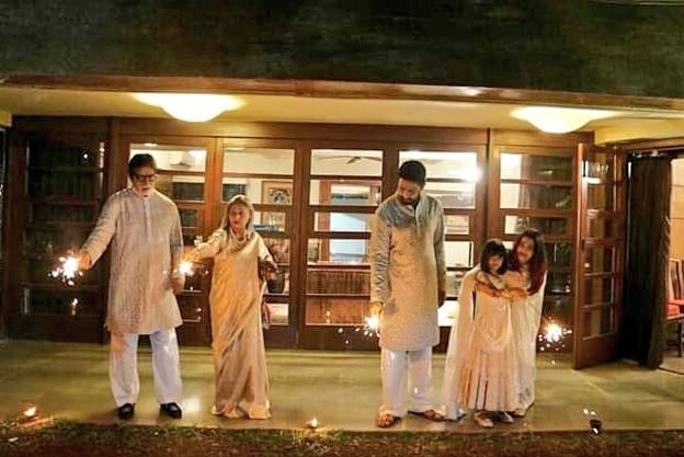 AbhishekB_ar's tweet photo. The Bachchans celebrating Diwali ๐๐๐ปโค
#HappyDiwali #2018 #Diwali
#AmitabhBachchan #JayaBachchan #AbhishekBachchan #AishwaryaRaiBachchan #AaradhyaBachchan #AB_Junior #ARB #The_Bachchans #India #Bollywood #ABcrew #ุงุจููุดูู_ุจุงุชุดุงู https://t.co/T9tpAifuqv