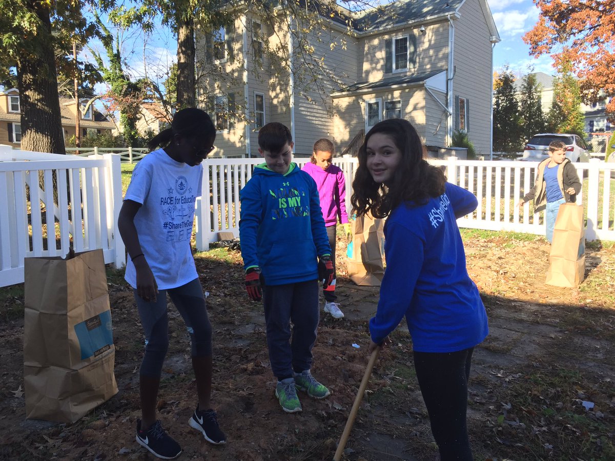 mrskaplanSAS's tweet photo. 6th graders hard at work in our school garden during our day of service #AOBYearofService #SASServiceINAction #ShareTheGood @StAugustineElem @Principal567 https://t.co/FUFsSJLGYM