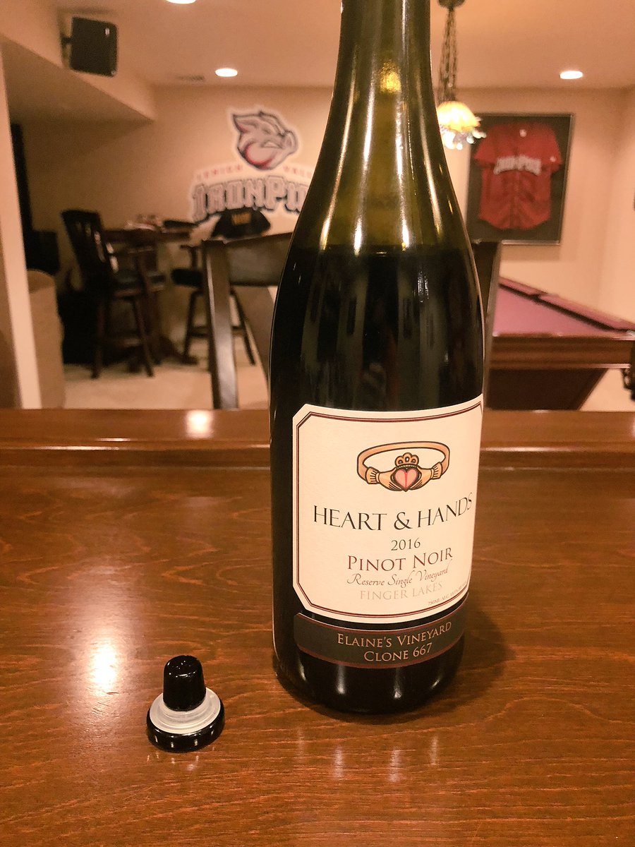 masidoc's tweet photo. Oh man @HeartHandsWine I just had to break one open.  Loved getting this shipment today! https://t.co/34soTyN7TK