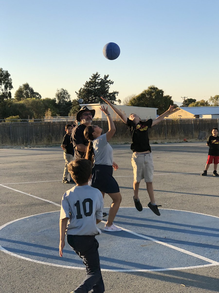 MsKoontzMDUSD's tweet photo. Loving having both my schools together! #riorockets #shoresharks #2isbetterthan1 #BPVP #ASPcares https://t.co/tQRbjJGsa1