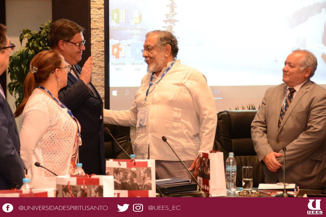 uees_ec's tweet photo. #EventoUEES La Facultad de @MedicinaUees realizó la "Asamblea de la Facultad de Medicina del Ecuador" donde se eligió al Dr. Bernardo Vega como Pdte. de la @afeme_ecuador y además, se analizó sobre las normas técnicas de especializaciones médicas y odontológicas. https://t.co/7BZUWLkShf