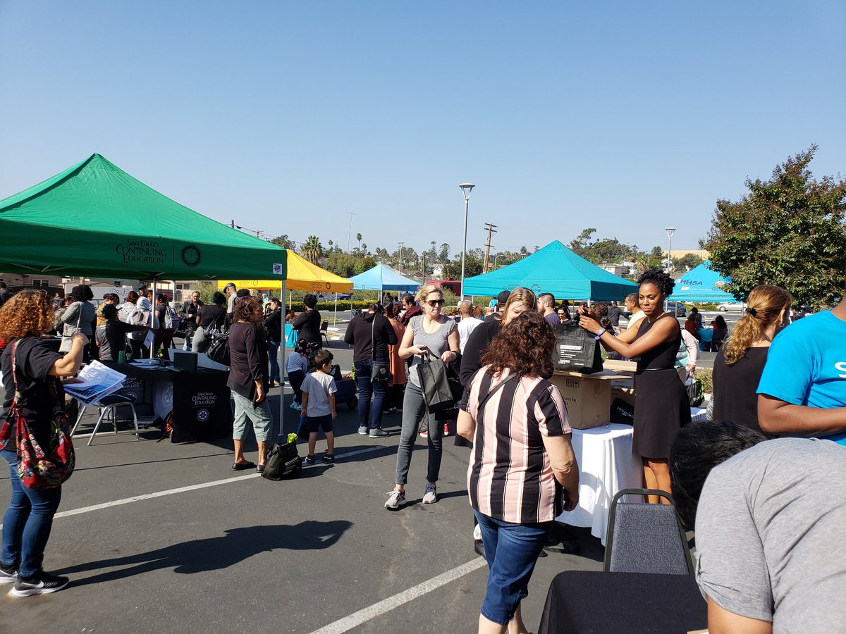SDCCEDeanSEP's tweet photo. @SDCEats and @SDCEFoundation Farm to Family Fair today! @sdceoutreach ambassadors and R2S staff were on point. Thanks @FeedingSanDiego for your partnership and awesome support. Nearly 6,000 lbs of fresh produce to over 500 students, staff, and community. https://t.co/bAbldWPOw2