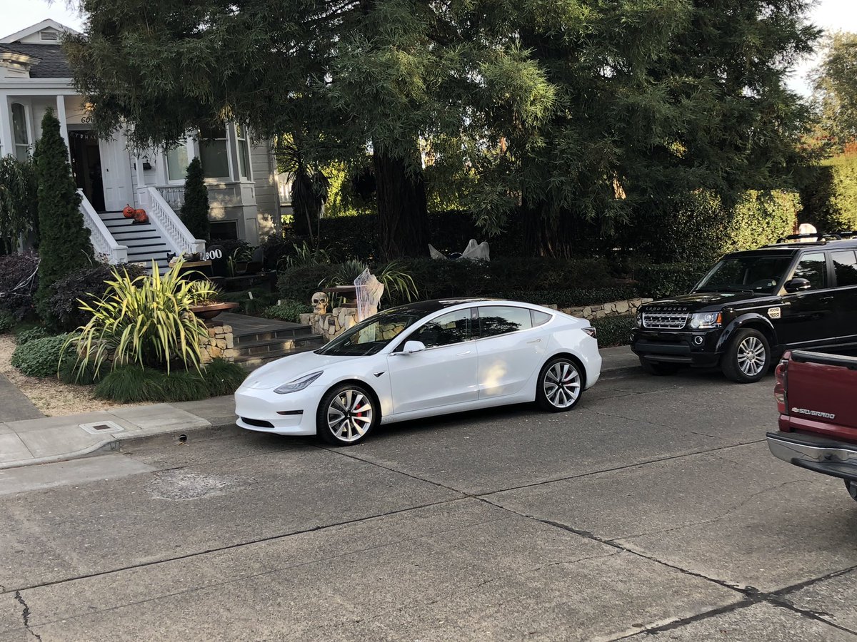 mortchad's tweet photo. @LindaYo39007947 @teslaownersSV Me too - windows gotta get black soon tho!! https://t.co/kKjwUgyprH