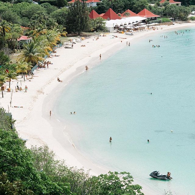 We love how Kate captures the inexplicable charm of St. Barth 🙌🏻 Repost from @kateholsteinphoto - Sunday on a tiny island in the Caribbean ift.tt/2qzS2RP