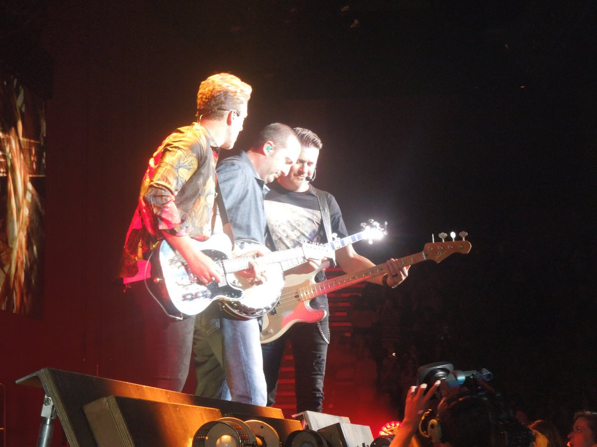 MaddieLRF's tweet photo. @rascalflatts Awesome concert! #BackToUsTour #Flattheads https://t.co/Ts7JSe8not