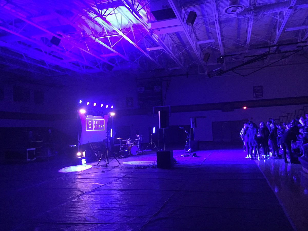 molly_sutter's tweet photo. The concert is about to start! https://t.co/gHiRB5zudB