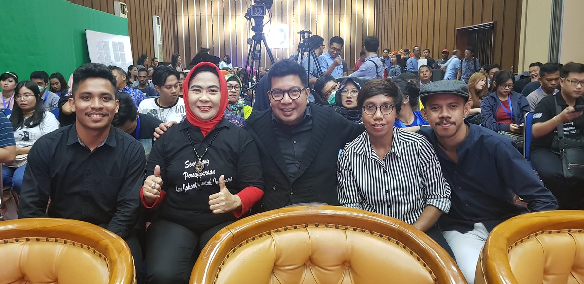 andisarinahrri's tweet photo. Semangat 30 semi finalis Bintang Radio Tingkat Nasional 2018 yg lolos hasil seleksi 130 di babak penyisihan๐
#RRIBintangRadio2018
#rriplay
#rrinet
#projak
#pro2bjm
@RRIPro2Bjm
@Pro2Jak
@PRO2BENGKULU1
@EkoSandjojo
@tantrirelatami
@RichardPoyk
@riekaroslan
@RRIPro2Pnk https://t.co/4qfDQsOaum