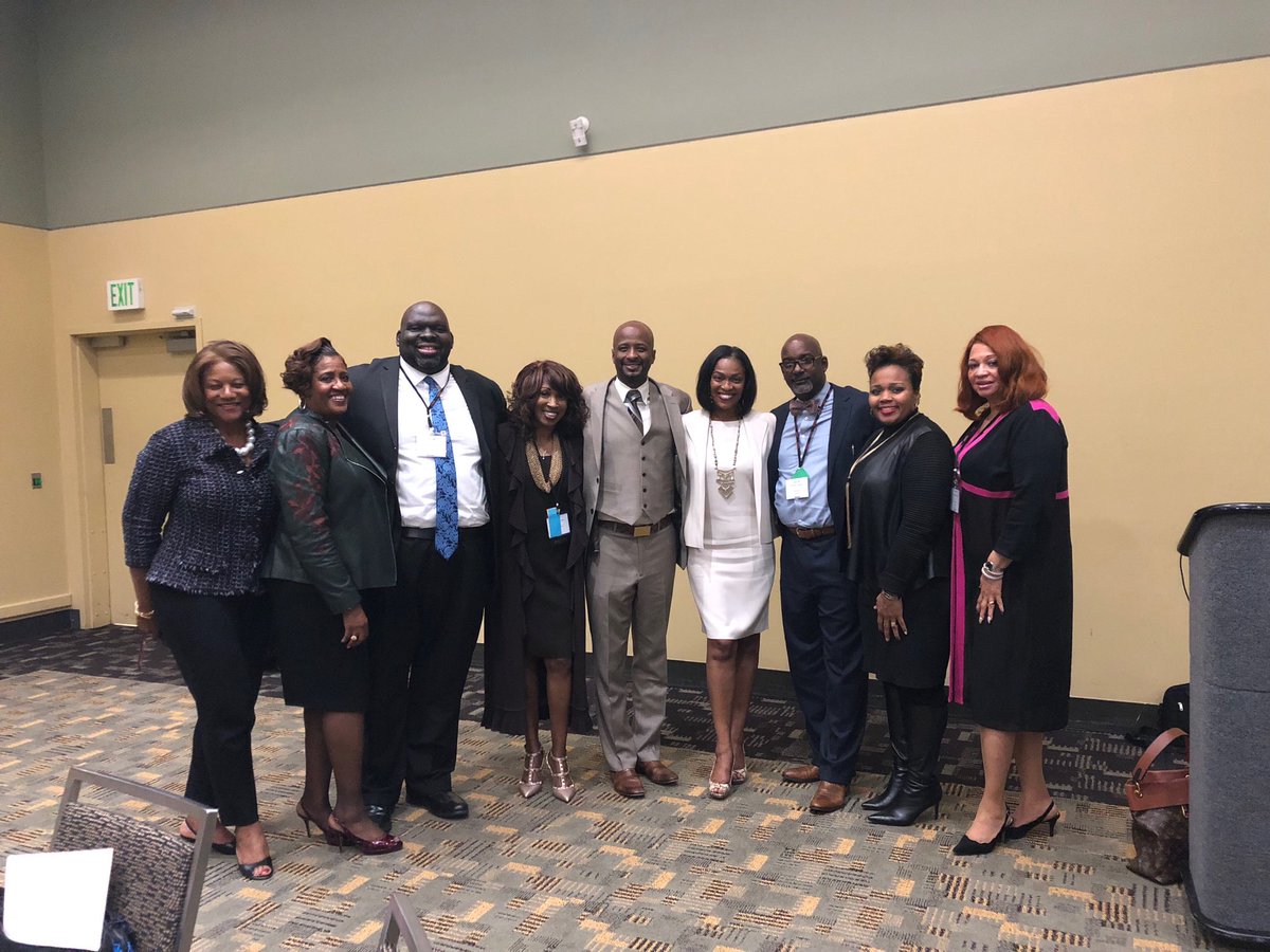 ConnieRC2014's tweet photo. NABSE Aspiring Superintendents Academy presenters in Baltimore https://t.co/topAmsFUzK