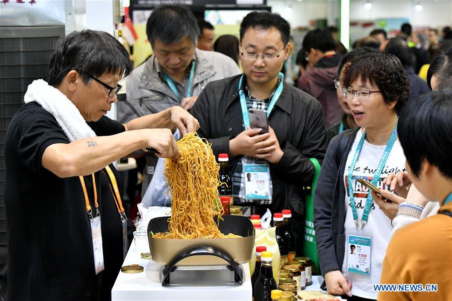 CCTV's tweet photo. Various foods from all over the world are exhibited in the first China International Import Expo (#CIIE) in Shanghai, east China, Nov. 7, 2018. https://t.co/IOPcYFm8Fh