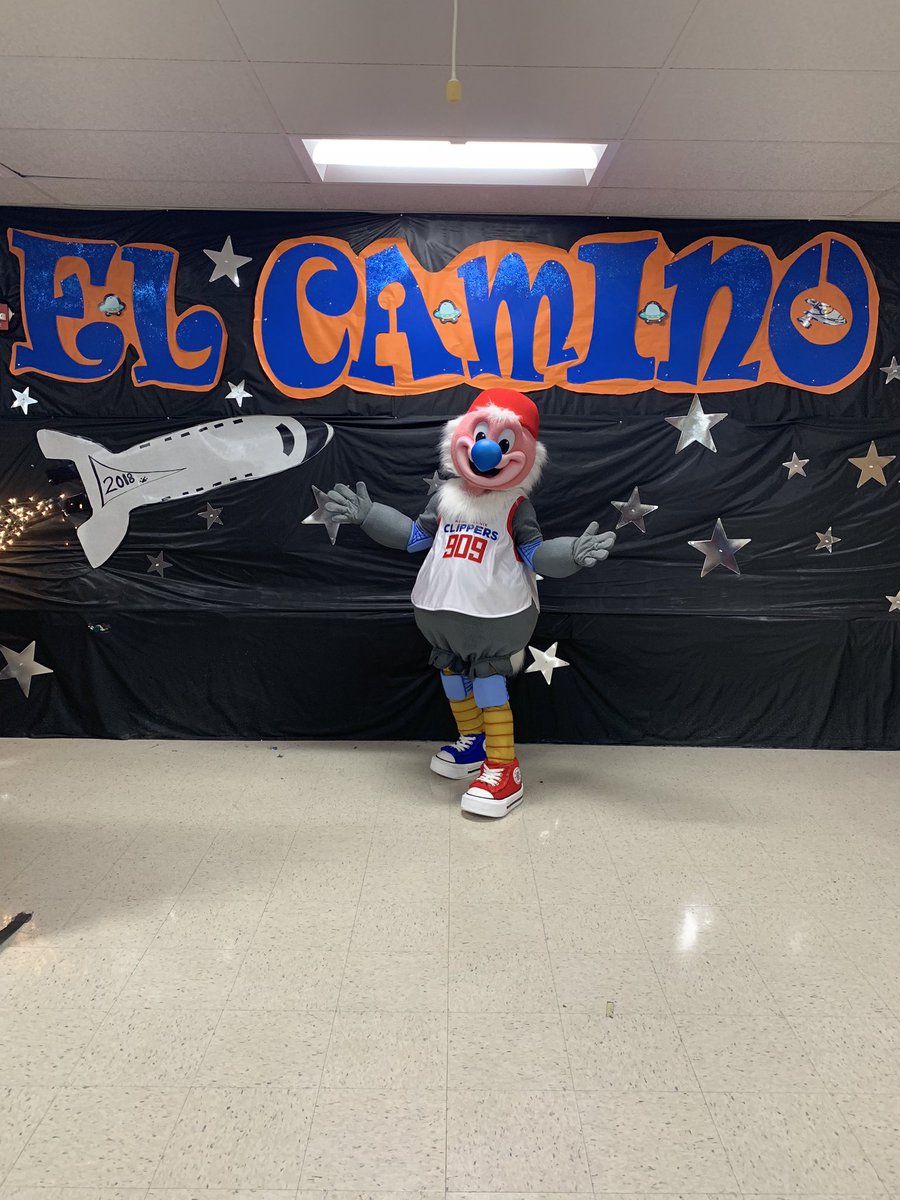 OntClippers's tweet photo. Today we launched our brand new reading program with @kcthecondor at Sultana Elementary and El Camino Elementary. 📚✏️ We can’t wait to hear about all the new books everyone will read!! #ReadingProgram #MontclairSchools #OntarioSchools #KCLearnsToRead #WeAreIE https://t.co/EXnimpGqa7