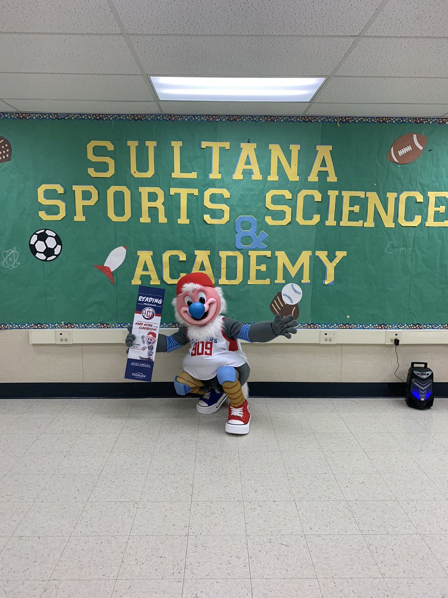 OntClippers's tweet photo. Today we launched our brand new reading program with @kcthecondor at Sultana Elementary and El Camino Elementary. 📚✏️ We can’t wait to hear about all the new books everyone will read!! #ReadingProgram #MontclairSchools #OntarioSchools #KCLearnsToRead #WeAreIE https://t.co/EXnimpGqa7