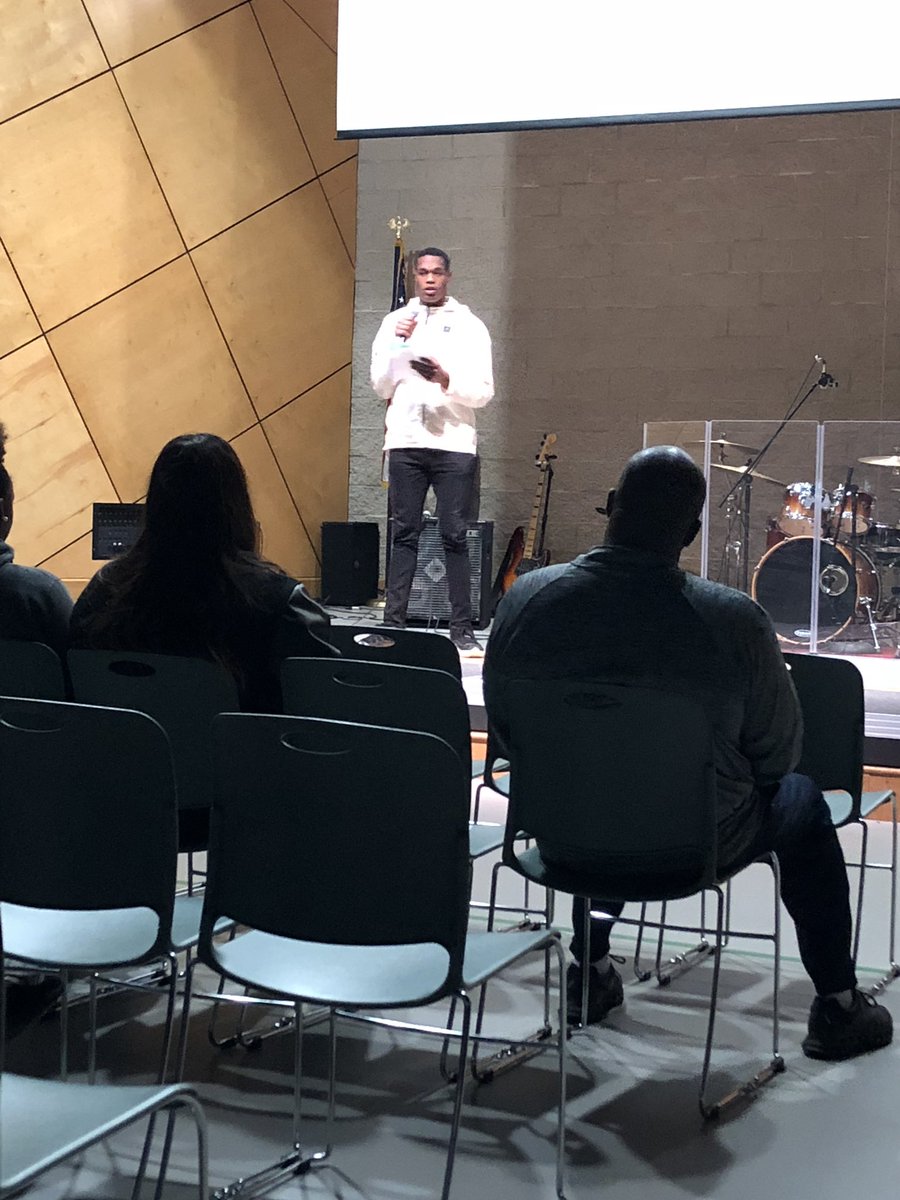 EmergeFairview's tweet photo. Great to hear @Raw2512 sharing with teenagers of Lowndes Co. how to be a #gamechanger for Christ! #FieldsofFaith https://t.co/lKkGjdoYD8