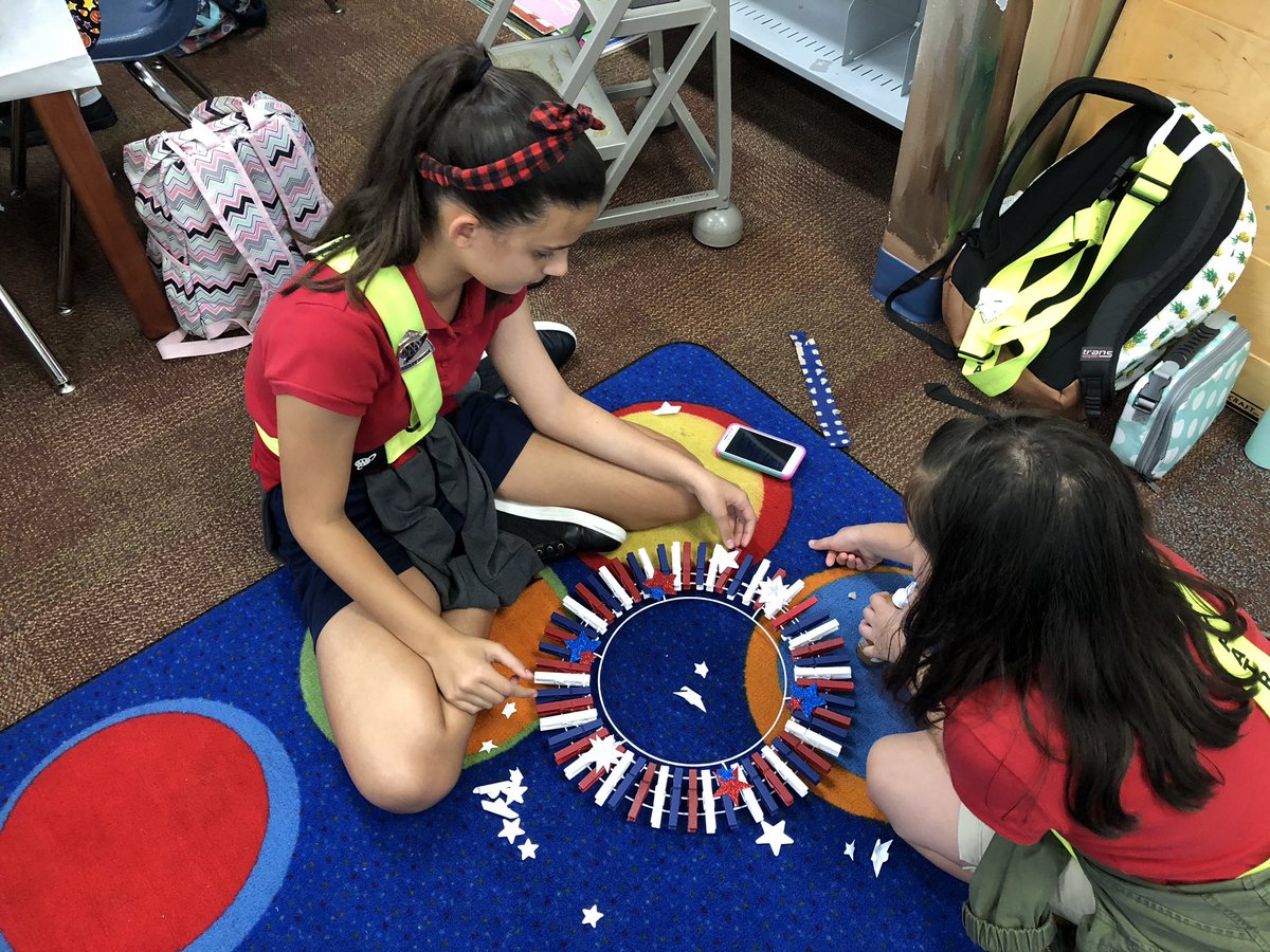 MichelleM0927's tweet photo. Our NEHS S’s working hard on their service project for Veteran’s Day! @CannellaElem @RichMunkwitz @MattHoffHCPS @KarenM2016 @BowdenHcps @HCPSArea2 https://t.co/kHmgd2zyE9