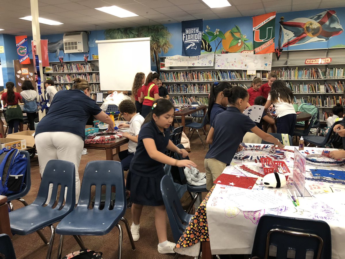 MichelleM0927's tweet photo. Our NEHS S’s working hard on their service project for Veteran’s Day! @CannellaElem @RichMunkwitz @MattHoffHCPS @KarenM2016 @BowdenHcps @HCPSArea2 https://t.co/kHmgd2zyE9
