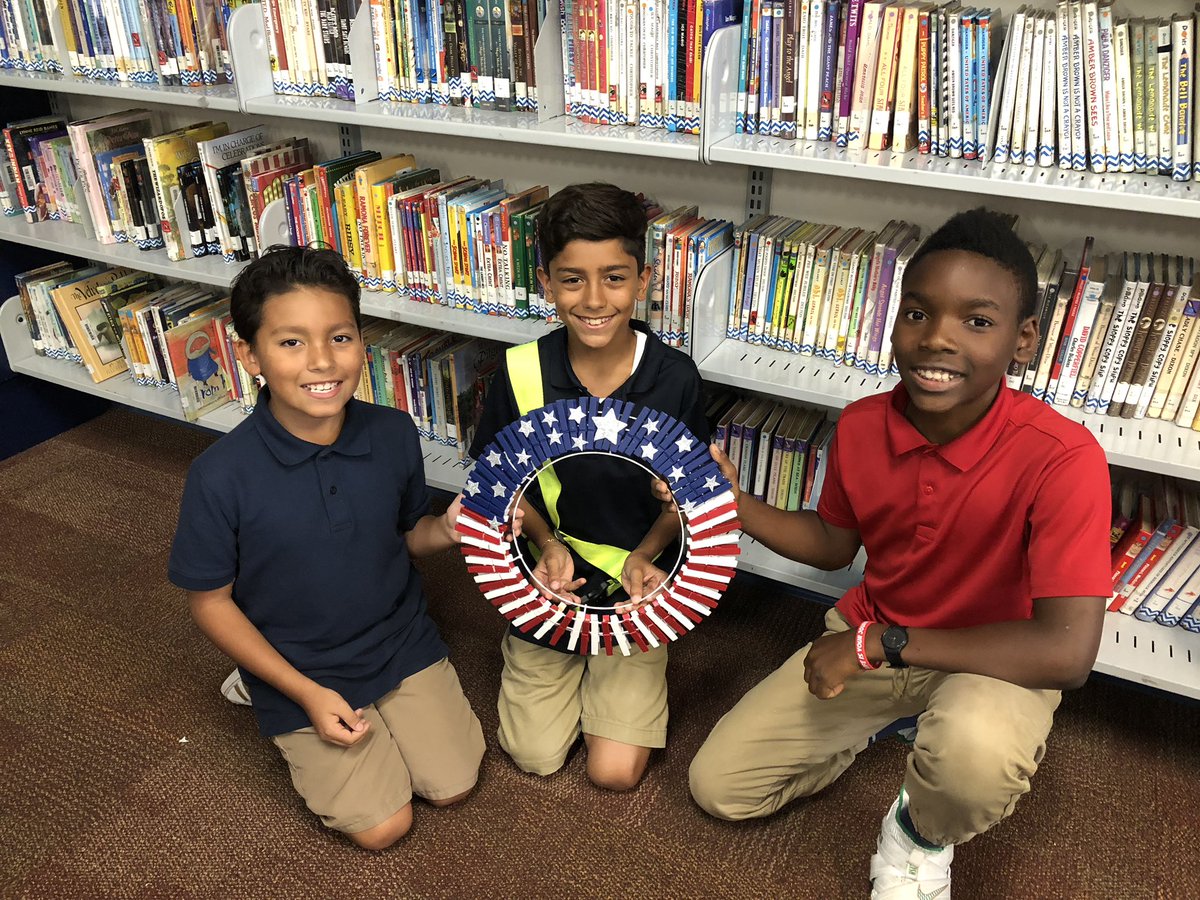 MichelleM0927's tweet photo. Our NEHS S’s working hard on their service project for Veteran’s Day! @CannellaElem @RichMunkwitz @MattHoffHCPS @KarenM2016 @BowdenHcps @HCPSArea2 https://t.co/kHmgd2zyE9