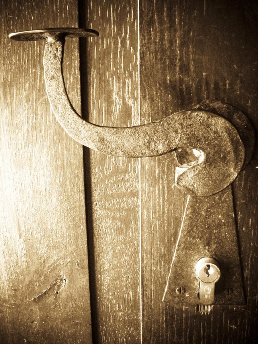 AnaClapton6's tweet photo. door knob https://t.co/AmIqPgykXA