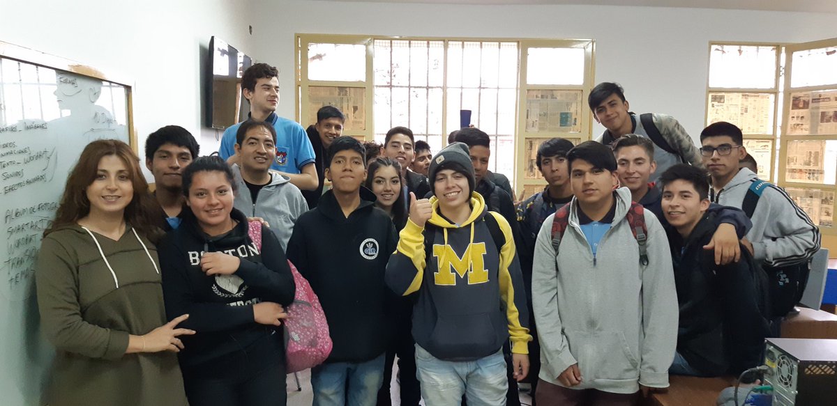 Zule_G's tweet photo. Taller de edición de video con alumnos de 3 año del Ciclo Superior EET N°3117 Maestro Oscar D. Reyes. Editando la dramatización filmada por alumnos sobre el  "Miedo a las Palabras", el temor a expresarse en público, en un examen oral o en una entrevista laboral. Proyecto ACED. https://t.co/NsgsIEOcur