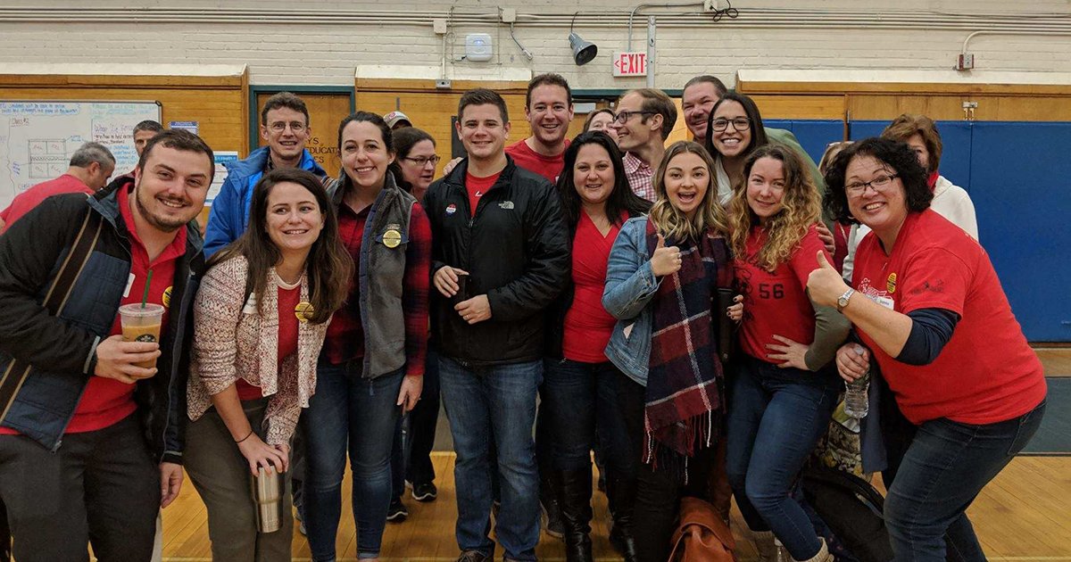 massteacher's tweet photo. Educator working conditions ARE student learning conditions! That's the message 900 @LexEDAssoc members sent at a solidarity rally to call attention to their fight for a fair contract. #LexLearns18 #maedu https://t.co/b52jr2sR8Y https://t.co/fCuzLI1agK