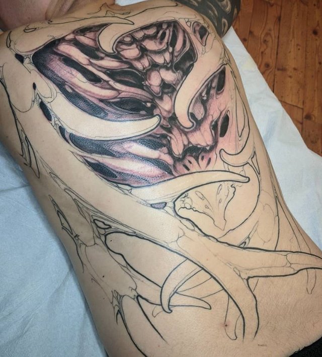 sacredhearttat's tweet photo. Sick bio backpiece in progress by Kaija Heitland #kaijaheitland #biomech #bonemech #biomechbackpiece #biobackpiece #backpiece #sacredheartvancity #vancouvertattoo #vancityoriginals #Sacredhearttattoo #Sacredheartvancouver #Vancouvertattoo #Vancouver #Tattoo #Tattoovancouver https://t.co/bIgRBcAsg2