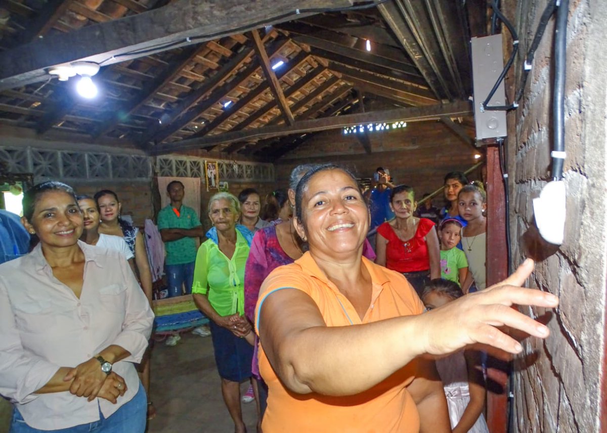 ClsNicaragua's tweet photo. #NicaraguaLindaEnFamilia
Gobierno de #Nicaragua inauguran servicio de energía eléctrica en la comarca el Caserío el #Tempisque municipio de #ElSauce #Leon
#NicaraguaFeyEsperanza
#NoviembreVamosAdelante https://t.co/GAhcTlSz0K