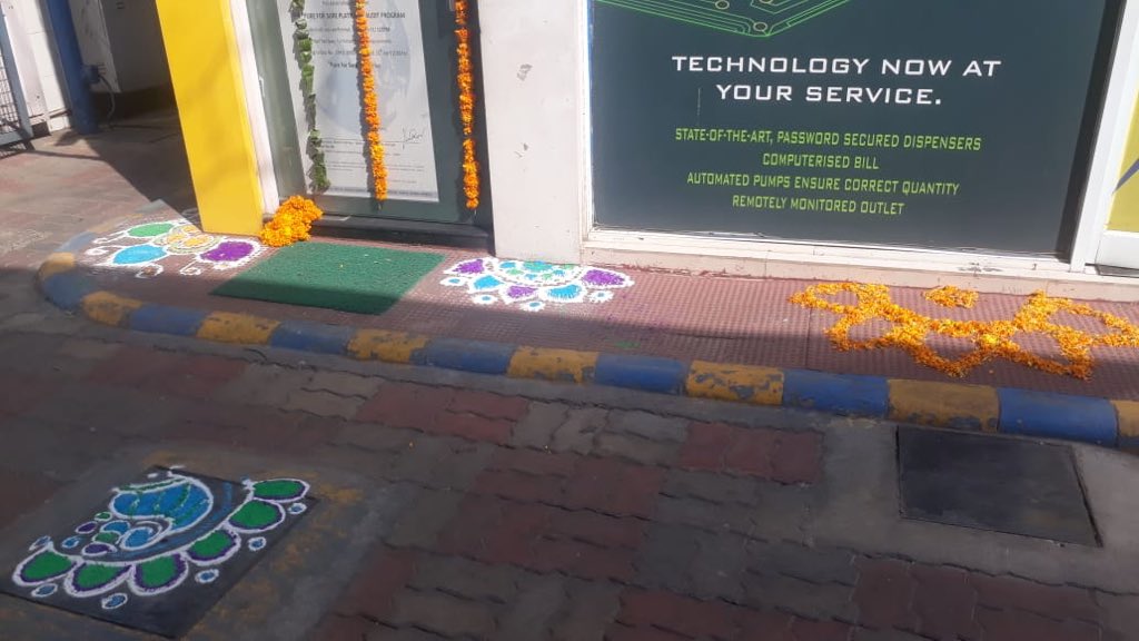 HumaFAli's tweet photo. #Festivities #BPShantipath decked up in festive look for #Diwali. Team BP Shantipath extends warm greetings for upcoming festivals of Goverdhan Puja , Bhai Dooj and Chhath Puja @rakeshsinhabpc @BPCRetailDelhi https://t.co/9ntqpWu4WO