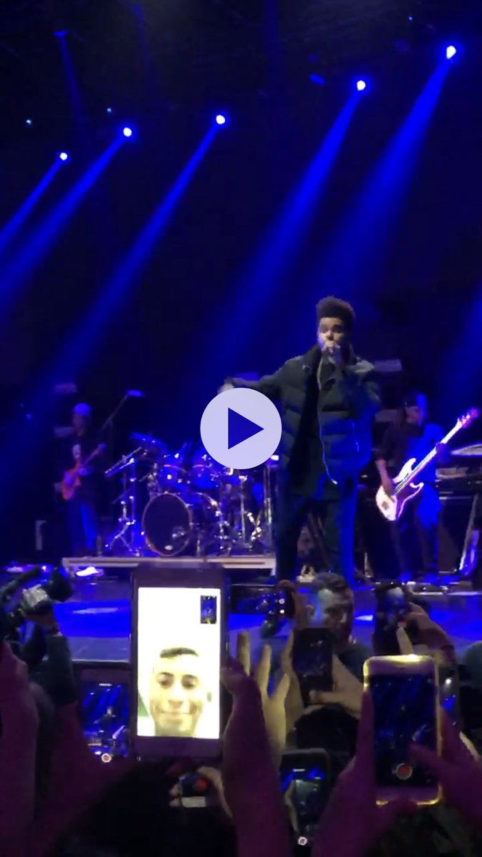 charlymooree's tweet photo. Tried to FaceTime my brother at the @theweeknd concert.... https://t.co/Ff4HUzCNQX