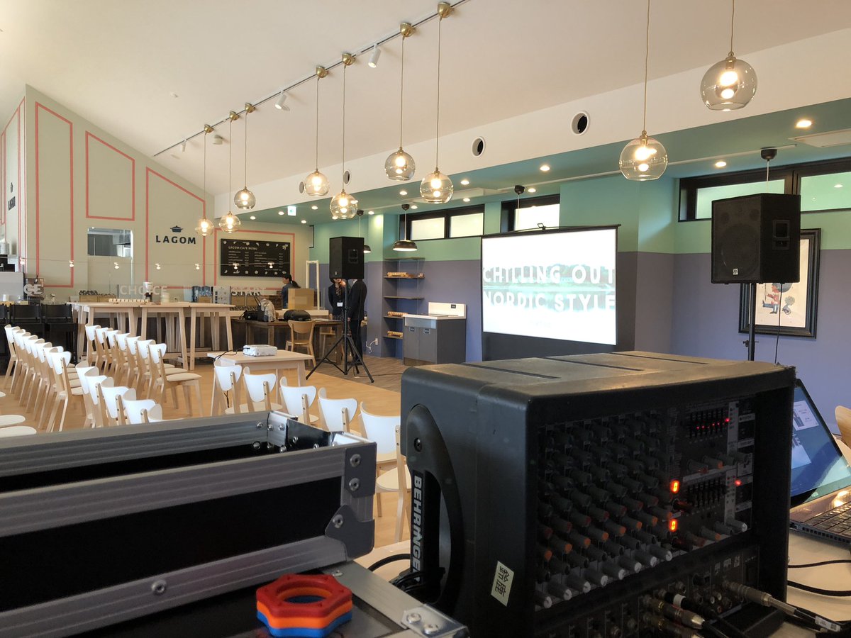 leonjapan_pro's tweet photo. 埼玉県飯能市に明日9日オープンする北欧体験型ビレッジ「メッツァビレッジ」のメディア向けプレゼンの音響のお仕事でスタンバイ中。湖の向こうにある白い灯台は有料のムーミンバレー・パークで、こちらは来年3月オープンです。 #ムーミン  #メッツァビレッジ https://t.co/iR2N9ZR86B