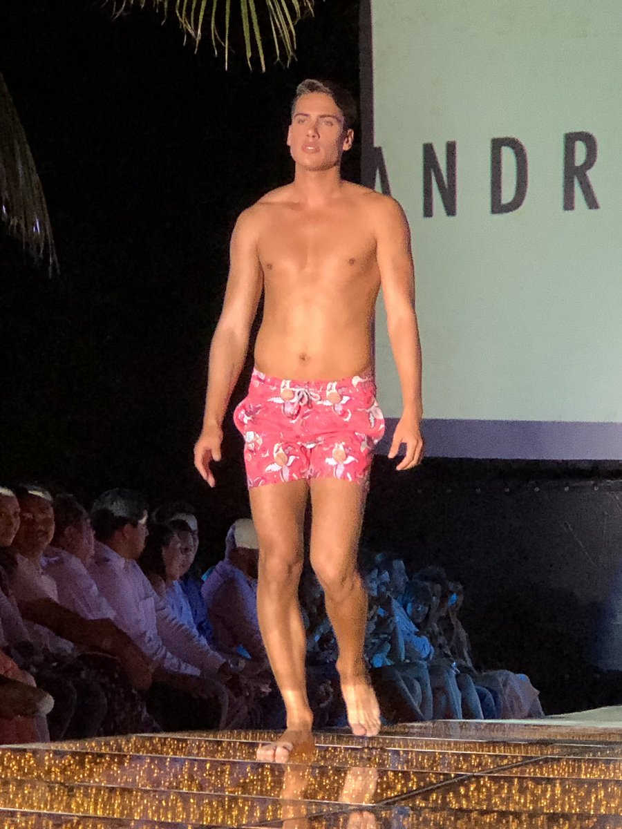 VERO_MIER's tweet photo. #MéxicofashionSHOW #MFS2018 @TresRiosResort Andres Gasque https://t.co/w7uiN9y7cK