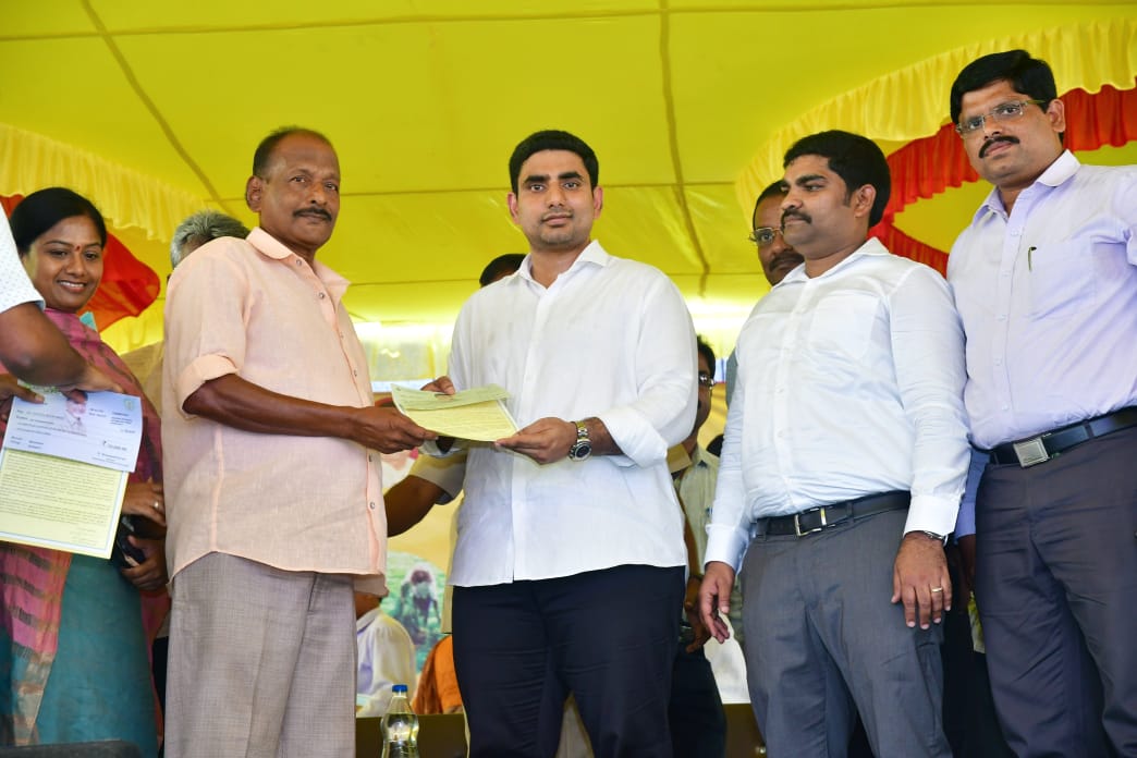 Sana20924045's tweet photo. శ్రీకాకుళం జిల్లాలో మంత్రి నారా లోకేష్ పర్యటన...
మందస ప్రభుత్వ హై స్కూల్ గ్రౌండ్ లో తిత్లీ తుఫాను బాధితులకు నష్ట పరిహార చెక్కులను పంపిణి చేయనున్న మంత్రి నారా లోకేష
#WeSupportTitliVictims
#PeopleFirstCM
#CBNSavesTitliVictims
#APSafeWithCBN
#CBNProveAgain
#LoyalCMCbn https://t.co/7pJmk7unqv