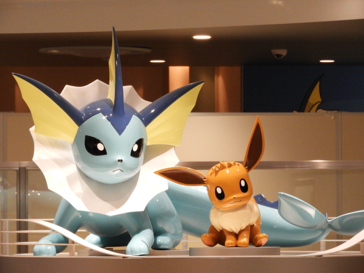 ラティオス 新ポケモンセンターヨコハマにイーブイ達 等身大シャワーズめちゃくちゃ可愛い過ぎ プロジェクトイーブイ T Co 3lecb6wjqe Twitter