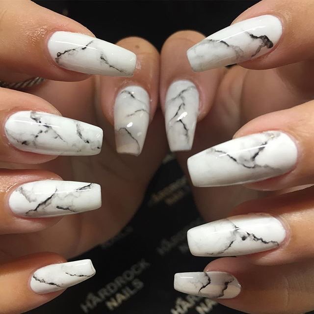NailsforNewbies's tweet photo. It’s takes 5 easy steps to get professional looking marble nails! Here’s a thread on how #marblenails #naildesigns #howto #NailsforNewbies https://t.co/80kV5qvNfJ