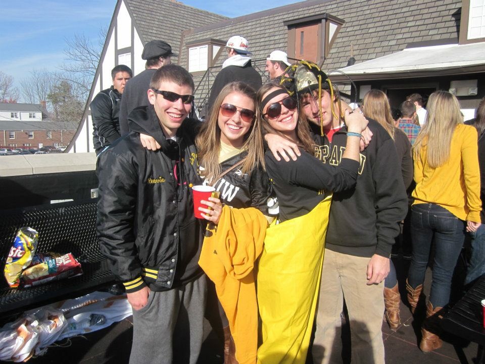 magdawgerz's tweet photo. throwback to Monon 2012 before @ReavRun &amp; @henryerz15 were even @DePauwU students. Now we’re all Graduates of the Last Decade (+@EmilyReavis) &amp; making a difference for current students by donating. #GOLDgivesback there’s still 2 more hours for you to do the same! #GOLDChallenge https://t.co/KcHuuTYdsO