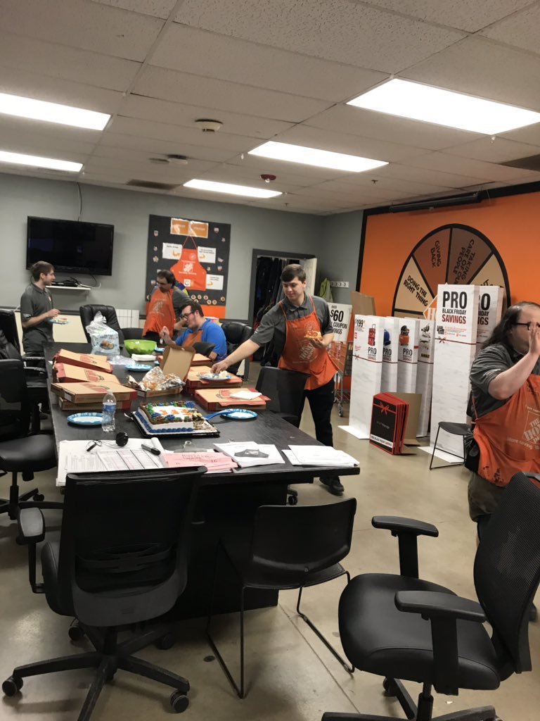 Freight Team Appreciation!! Thank you to my team at 3625! #D136 #takingcareofourpeople #freight #SATL @Peterfrankthd <a href="/TJForbes1/">T.J. Forbes</a> <a href="/BobbyBoaenTHD/">Bobby Boaen</a> <a href="/BPorter26/">Bobby Porter</a> <a href="/JeremyHoodTHD/">Jeremy Hood</a>