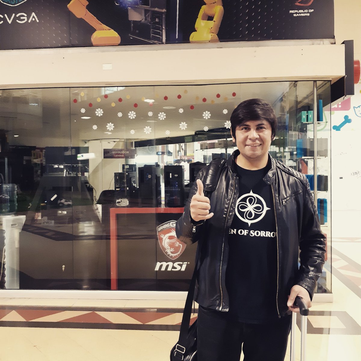 lne_gg's tweet photo. RockLee ha llegado desde Chile para lucharse un cupo en el @neogeoworldtour #LNEco #KOTournament #KOT2018 gracias a @TiendaGamersCo y a #XtremeHardware por el apoyo. #ASUSROGCol #SteelseriesCol @Payvalida @brookgamingfans #TrustGamingCol https://t.co/41PeTlVobk