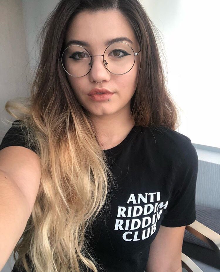 // I wanna make a DBH female human OC. Using Sunidey as my FC. Yall shoot me some ideas of what she could/should be/what her story may be.