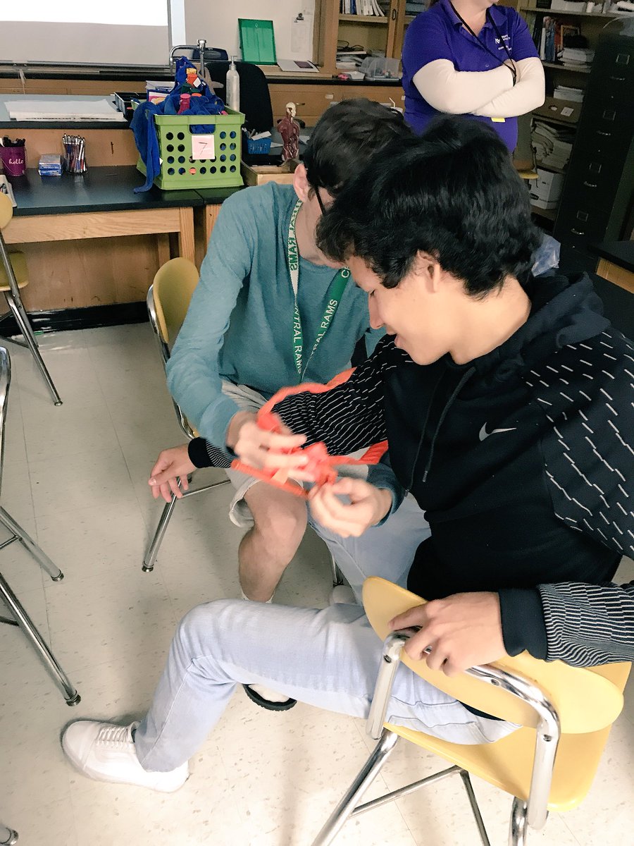 mhempen4's tweet photo. Anatomy students getting trained in techniques to stop bleeding!Practicing using tourniquets. They loved the hands on training! #D127getsreal #humananatomy #ilovemyjob https://t.co/yrAL8rM4dE