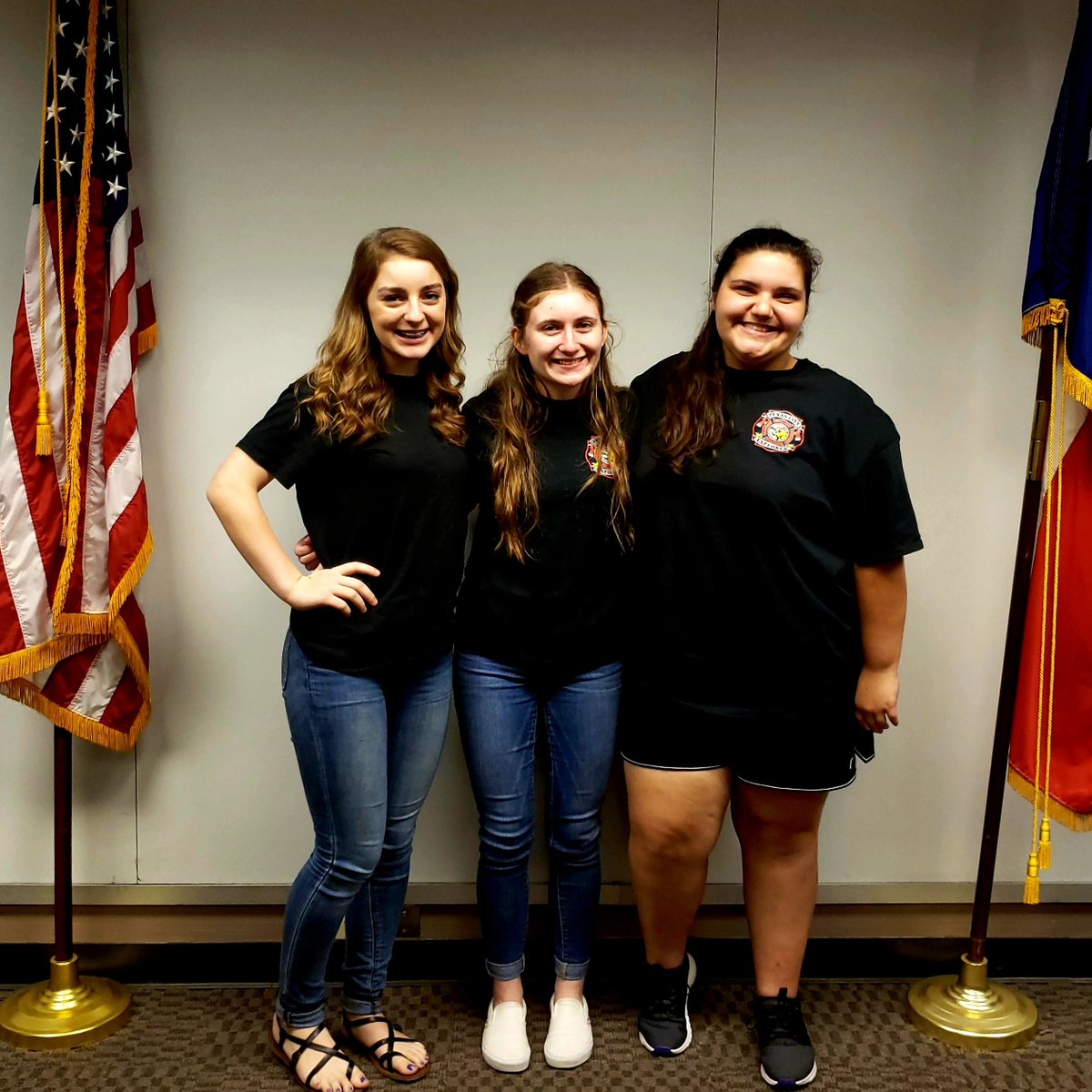 _juliemorreale_'s tweet image. Here is newly elected President (Jodie), Vice-President (Jordyn) and Vice-President Interim (Aalana) for the Texas City Fire Explorers #fireexplorers #fire #girlsrock #girls #texascity #firegirls #womenempowerment #communityservice #instagram