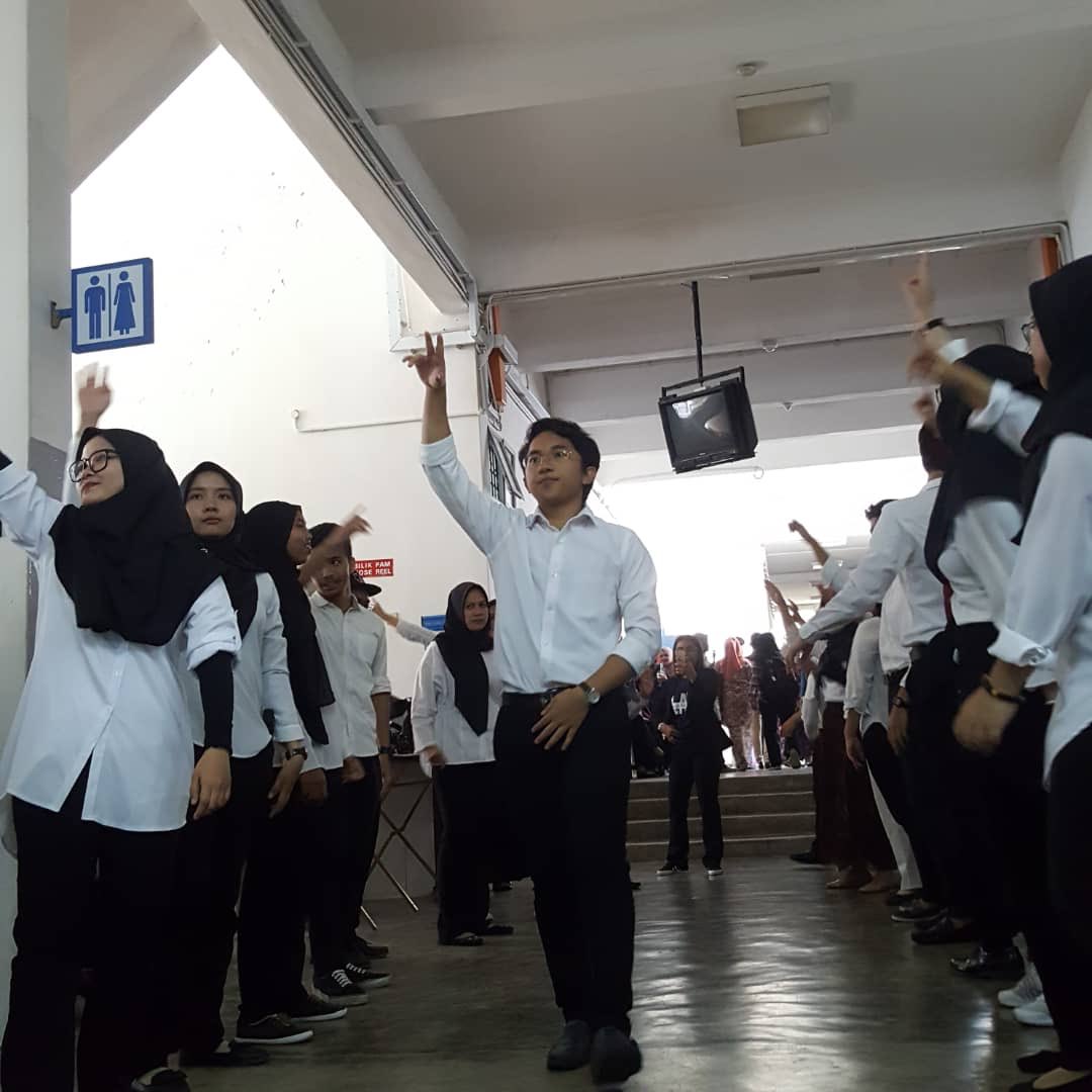 UUMMockTrial's tweet photo. [FLASHMOB] did you manage to catch our amazing flashmob today?💃🏻💃🏻 #UUMMockTrial2018 #Enigma https://t.co/qx7pqoeilz