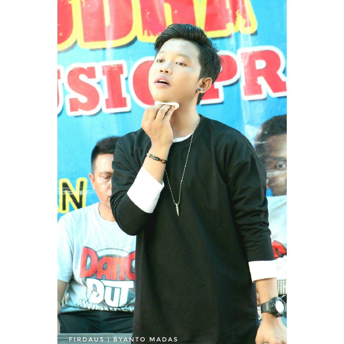 Happy anniversary firdauslova yg ke 17 semoga kedepnnya makin kompak....Dn solid aminnnn ...SEmoga tmbh syg sama FIrdaus aminnnn....😊🙏

17MONTHSARY FIRDAUSLOVA