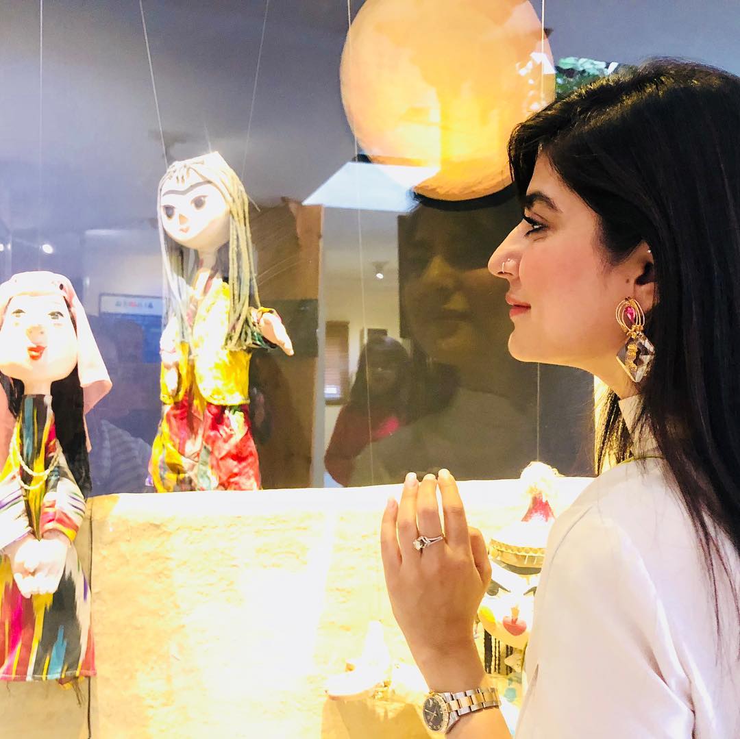 SanamBalochfans's tweet photo. Thanks for the beautiful earring @remaluxe. #sssks #samaatv #peeruscafe #lahore https://t.co/TVQAQVPavV