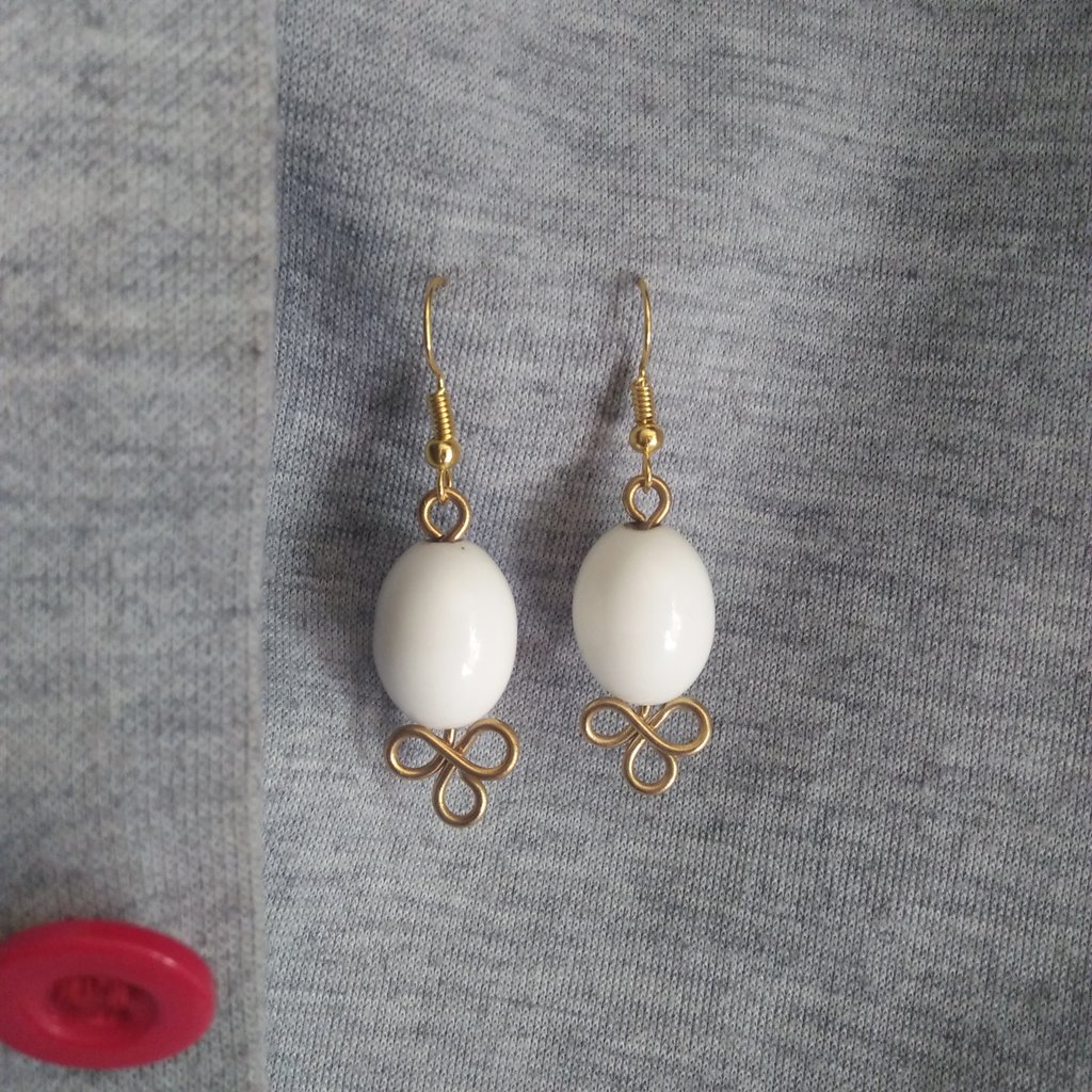 shotoharts's tweet photo. Our eyes are the windows to our souls, look to see beauty. #ShotohArts #StandOut #BeYou #Diwali #Diwali2018 #DiwaliKenya #ArtLife #MagicalKenya🇰🇪 #EarRings #OppoPic #oppoa37 #LeftHanded #HandMade #KenyanArt #Recycled #KenyaFashion #LongEarrings #Brass #WireArt @Amina_Kenya https://t.co/bzgXWaXCpd