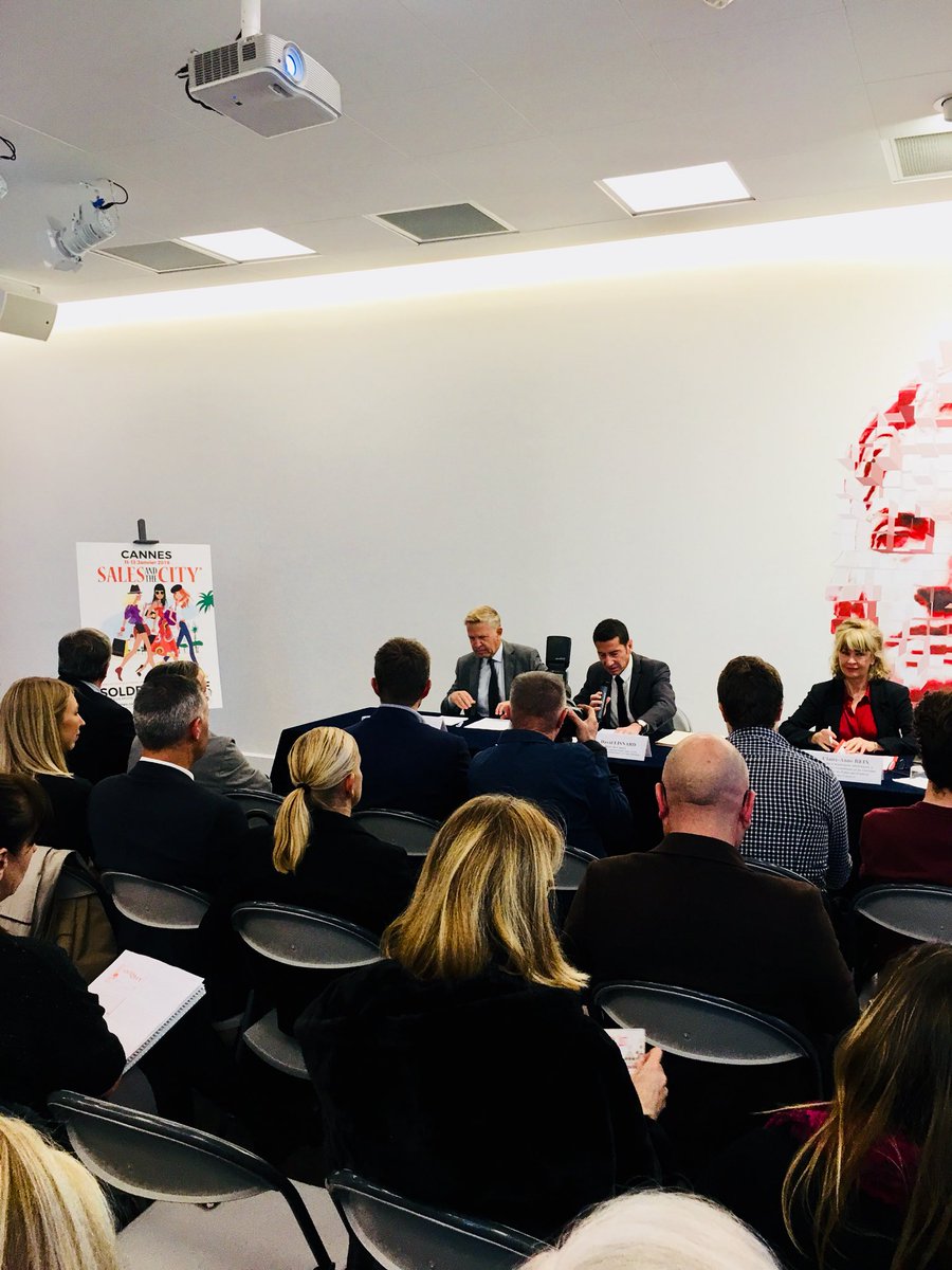 villecannes's tweet photo. 🔴 En direct de la #MairiedeCannes avec @DavidLisnard pour la présentation de #SalesAndTheCity, « Soldes en séries à #Cannes », une opération globale pour faire de Cannes une des villes phares des soldes d’hiver. https://t.co/sXttUaXBWi