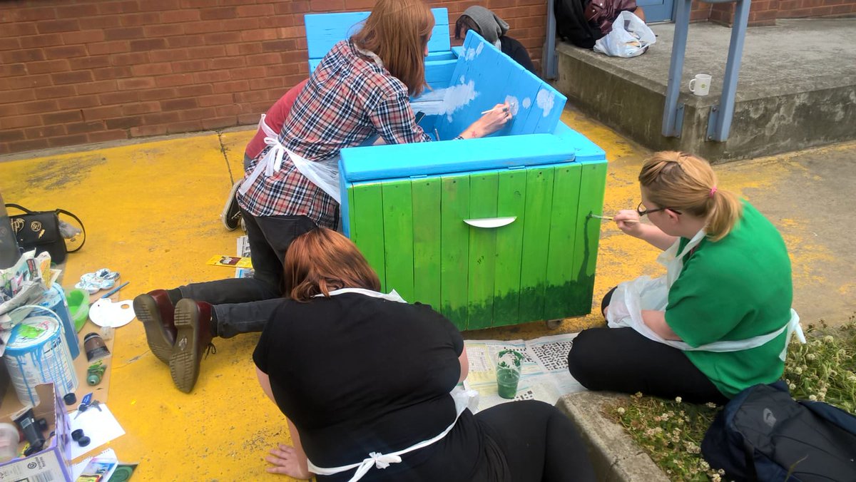 thehullwewant's tweet photo. #thehullwewant sends greetings to Youth Work Week #YWW18 young people from The Hut @childdynamix (east) & The Do It Project @BetterGoodwin (west) painted our amazing conversation couches #YouthWork #ShiftThePower #senseofownership @natyouthagency @indefenceyw @ChooseYouth https://t.co/SaUo0b6SZc