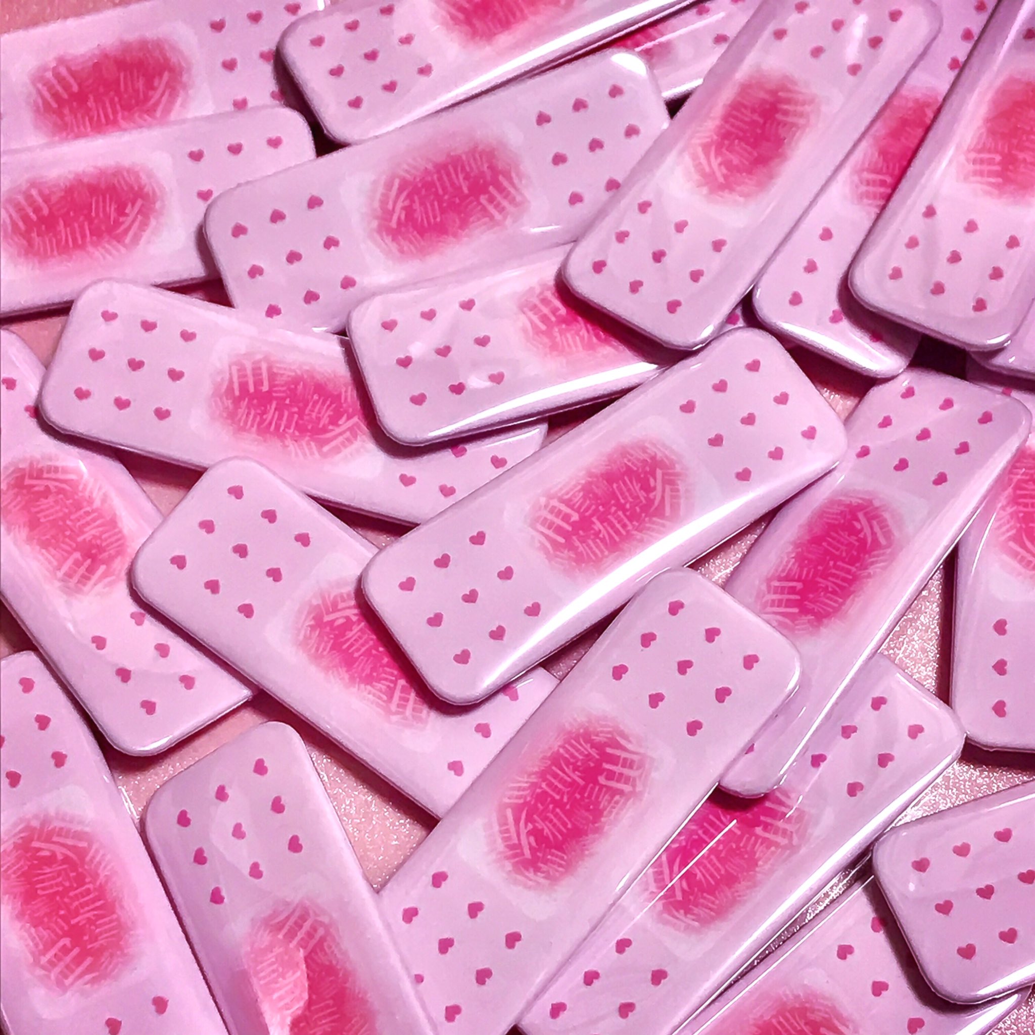 メンヘラチャン 公式 病みかわいい 絆創膏バッジ メンヘラチャン 公式 病みかわいい 絆創膏バッジ