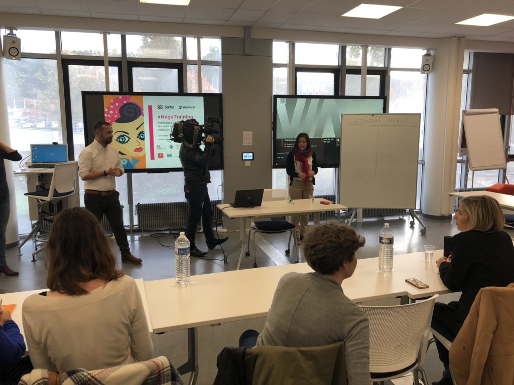 marina_normand's tweet photo. Ce matin, @audencia accueille une nouvelle session d’atelier #NégoTraining sous les caméras de @France2tv ! Un reportage à découvrir demain dans le JT de 13h ! #negosalariale #formation #audencia https://t.co/WFywzsKDvx