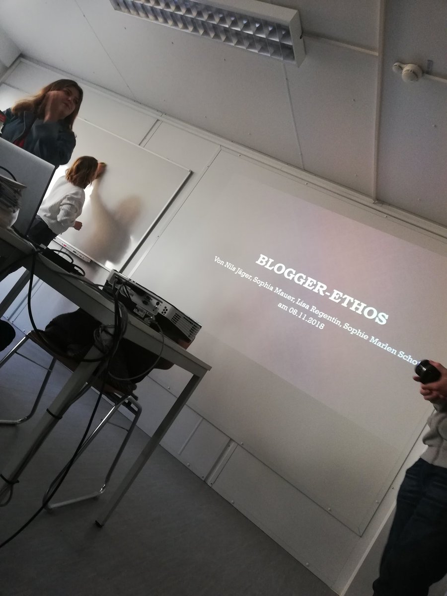 Queenofhell98's tweet photo. Entscheidung getroffen. Richtig guter #pitch der Gruppe #bloggerethos. Hat mich sehr angesprochen. #onkomm #barcamp #session #hda https://t.co/rbVR9JCUbl